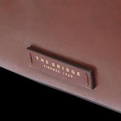 Borsa a spalla in pelle con zip frontale-The Bridge Outlet