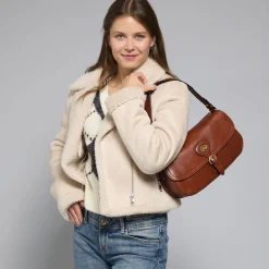 Borsa a spalla in pelle grande con patta frontale-The Bridge Online