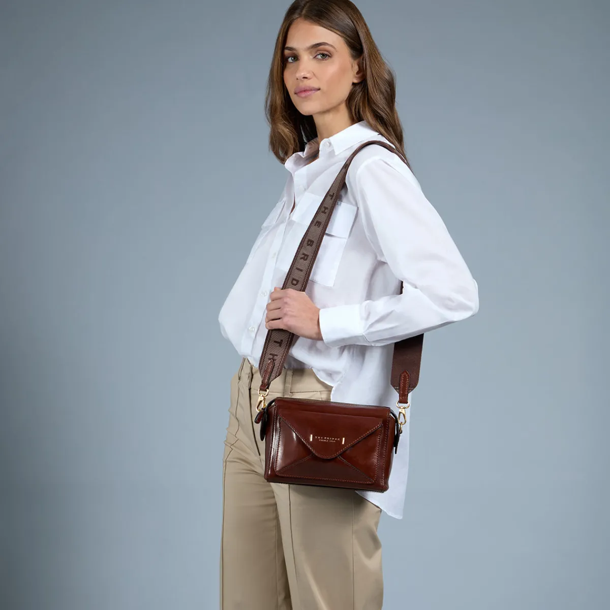 Borsa tracolla pelle chiusa con zip-The Bridge Online