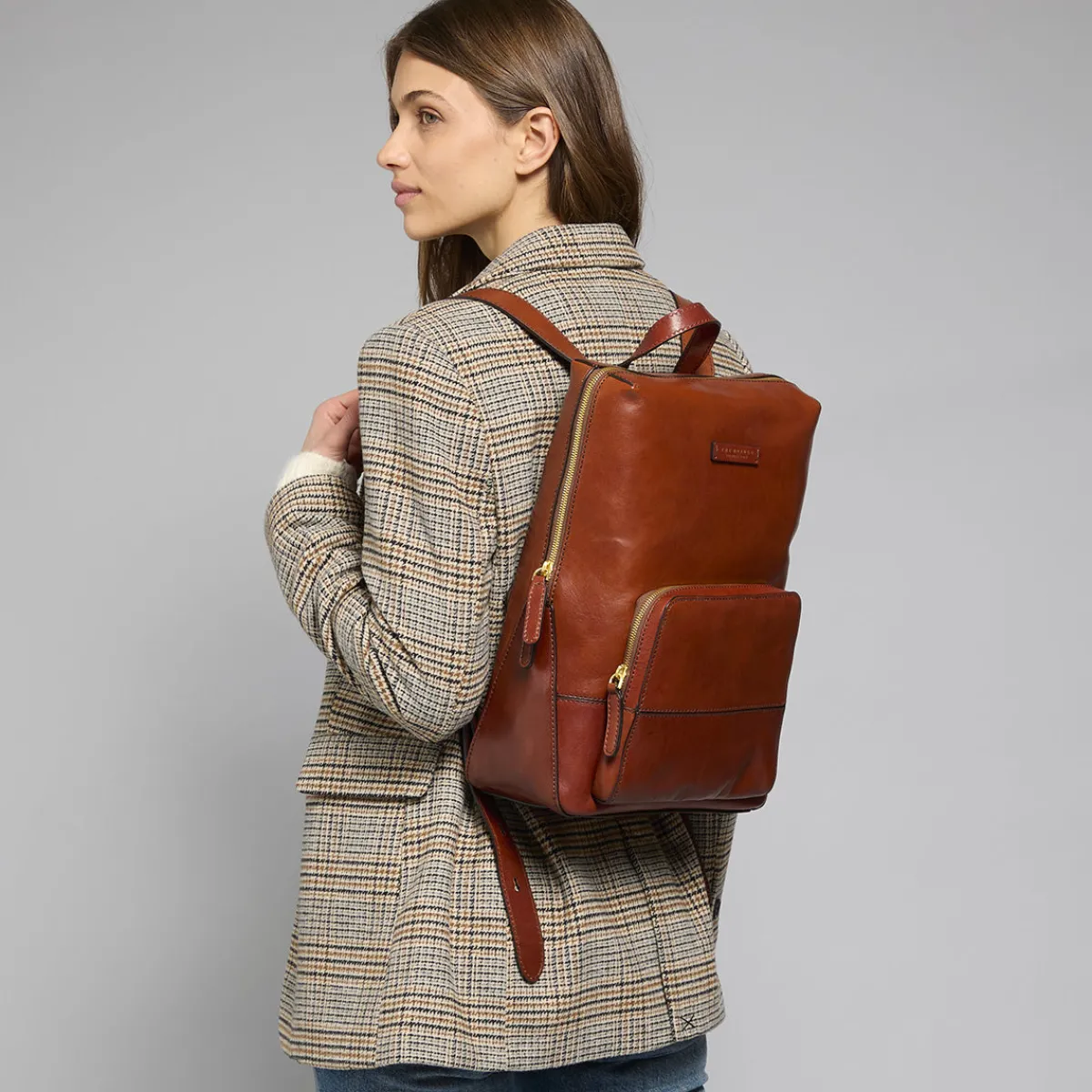 Zaino donna in pelle con tasca frontale-The Bridge Online