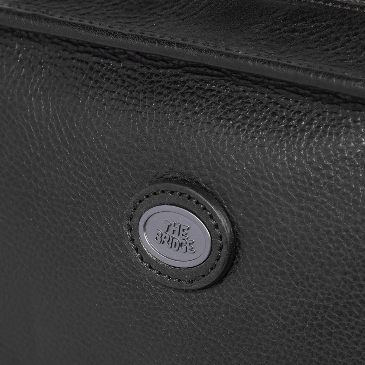 Zaino in pelle uomo una zip e tasche frontali-The Bridge Sale