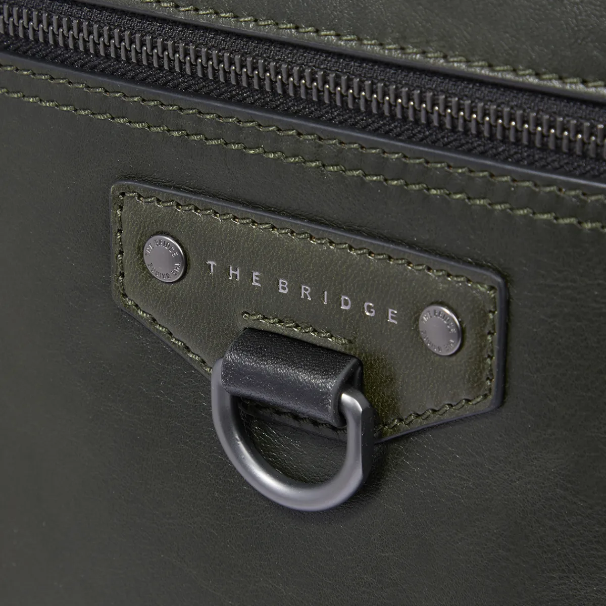 Zaino uomo in pelle una zip e tasca frontale-The Bridge Sale